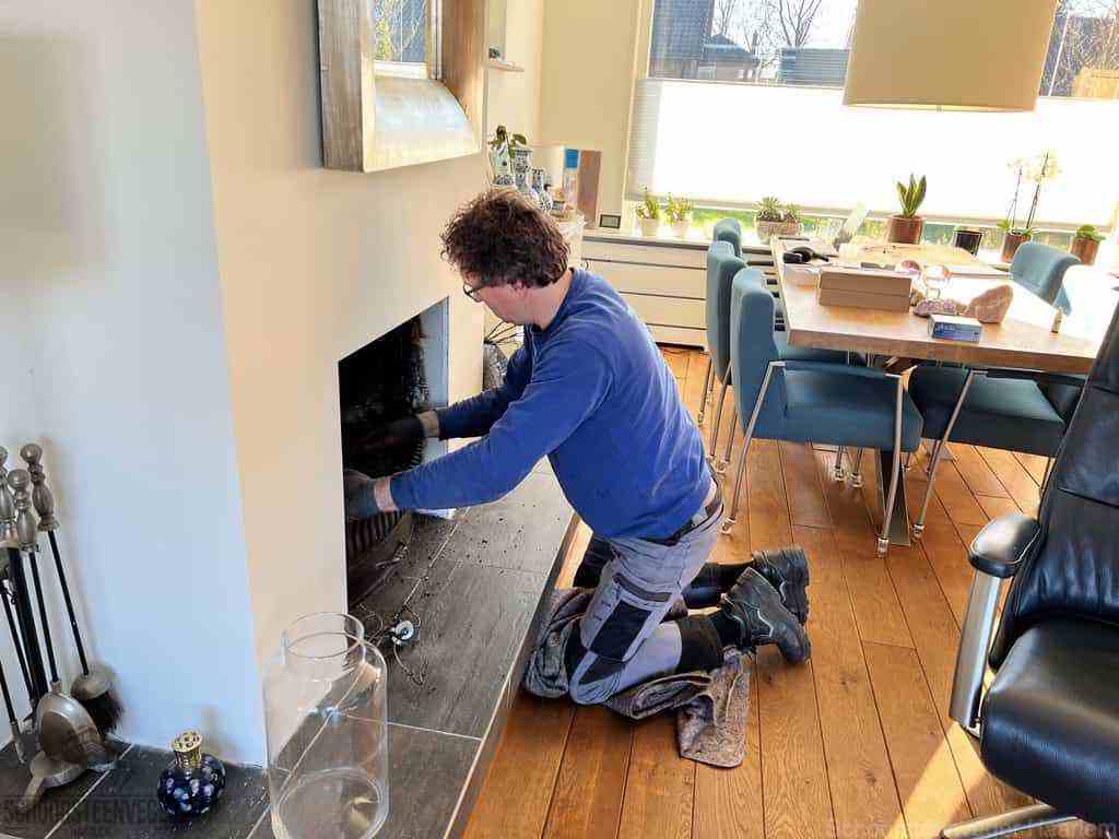 Schouwveger Haarlem kleed schoorsteenreiniger Schouwveger Haarlem kleed schoorsteenreiniger